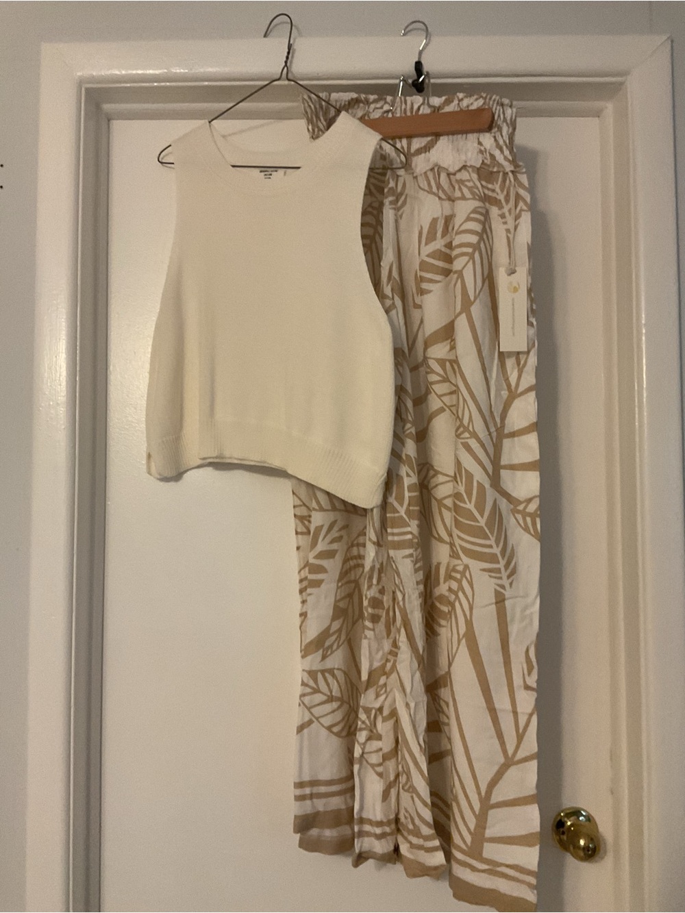 Perfect Summer Outfit!! Size large! See Description
